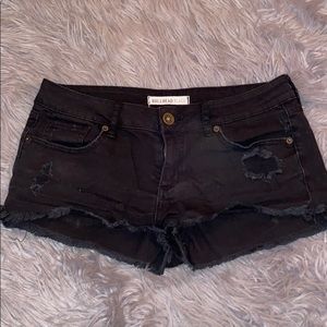 Bullhead Black Shorts! ✨ 5/30